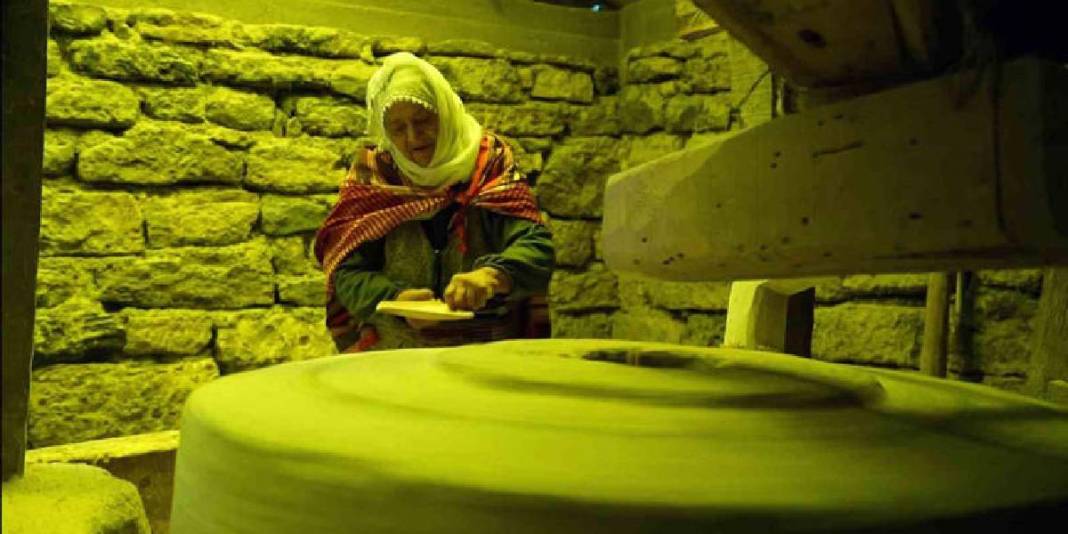 Tarihi su değirmenleri bereketle dönüyor! Yöre halkının elinden üretiliyor: Hem hanelere hem gurbete gıda oluyor 1